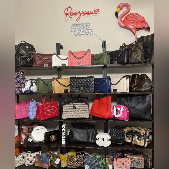 MONDAYS 9:00am.CDT RENEZROOMSHARESHOW (SUPER SHARE SHOW!!). NO THEME!!! - Picture 2 of 3